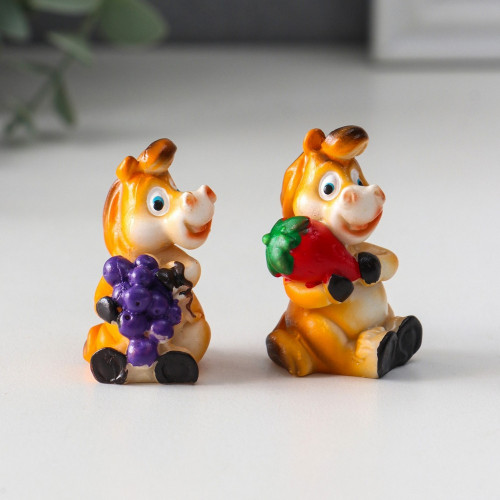 Фигурка полистоун «Коняшка с фруктиком», 2.2×2.5×4.7 см, МИКС, 2 штуки