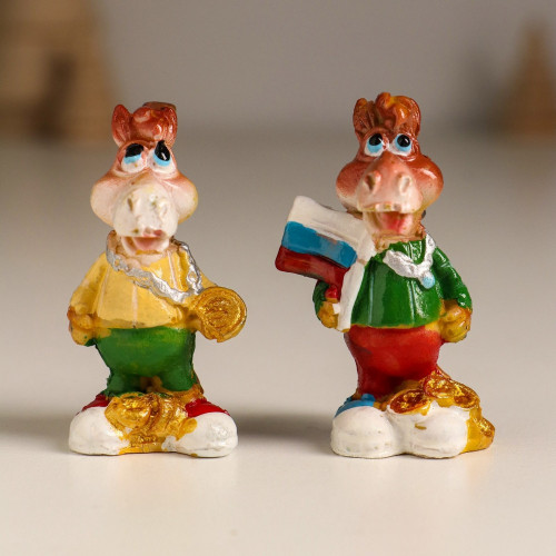 Фигурка полистоун «Конь в спортивном костюме», 3.3×2.3×5 см, Микс, 2 штуки