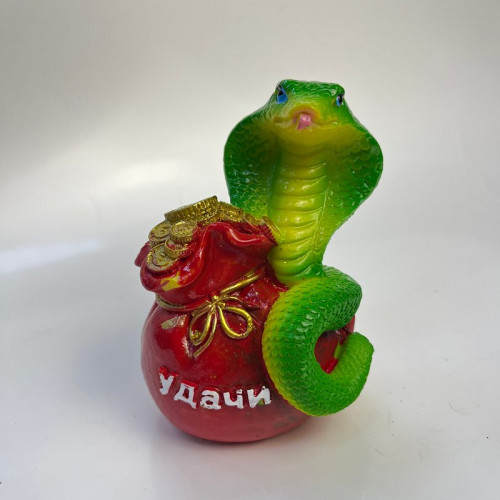 Фигурка "Змейка зеленая с мешком золота" 
